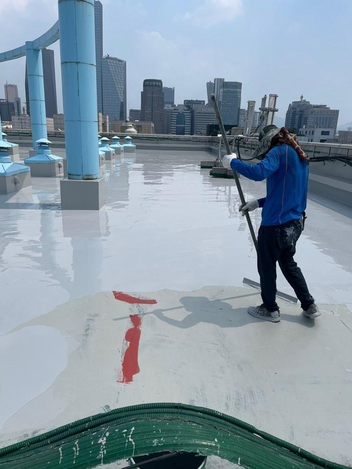 Thi công chống thấm Polyurethane sân thượng